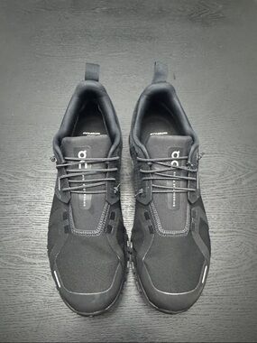 On Running Women’s 9  Black Low-Top Athletic Sneakers